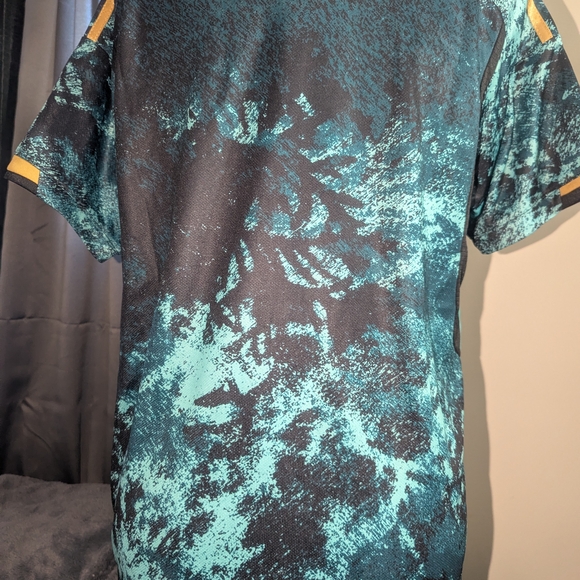 Adidas Men's Green Graphic Shirt - Picture 4 of 8